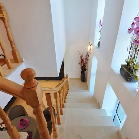 Aba Villa *